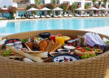 EXPERIENCE AN ENTHRALLING FLOATING BREAKFAST AT THE ALLURING AL PORTO