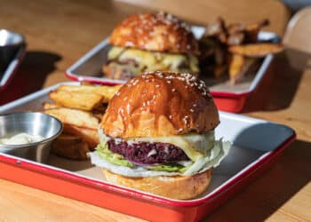 ONE LIFE KITCHEN & CAFE INTRODUCES AN IRRESISTIBLE BURGER LINEUP