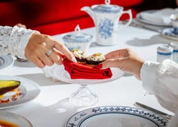 LA NIÑA MARKS EMIRATI WOMEN’S DAY WITH ELEGANT AFTERNOON TABLE & BESPOKE JEWELRY EXPERIENCE