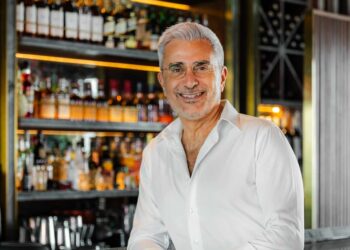 UNMISTAKABLY CÉ LA VI