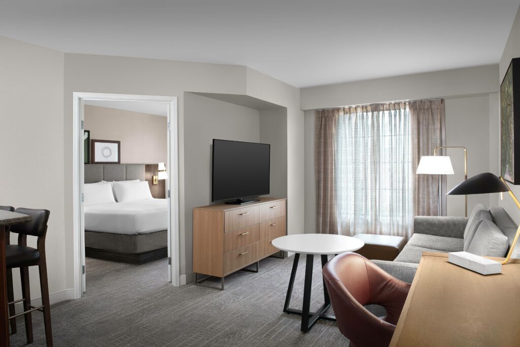 SilverDoor ANNOUNCES GLOBAL PARTNERSHIP WITH IHG HOTELS & RESORTS UNLOCKING THOUSANDS OF CORPORATE EXTENDED-STAY STUDIOS AND SUITES SilverDoor ANNOUNCES GLOBAL PARTNERSHIP WITH IHG HOTELS & RESORTS UNLOCKING THOUSANDS OF CORPORATE EXTENDED-STAY STUDIOS AND SUITES