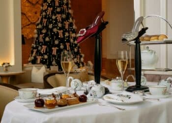 THE LANA UNVEIL SPECTACULAR CHRISTMAS TREE WITH MANOLO BLAHNIK