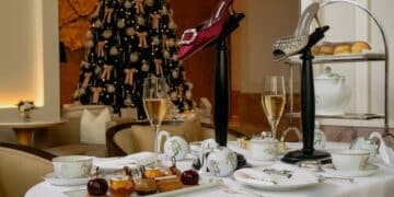 THE LANA UNVEIL SPECTACULAR CHRISTMAS TREE WITH MANOLO BLAHNIK